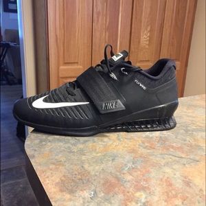 Men’s nike romaleo’s squatting sneakers